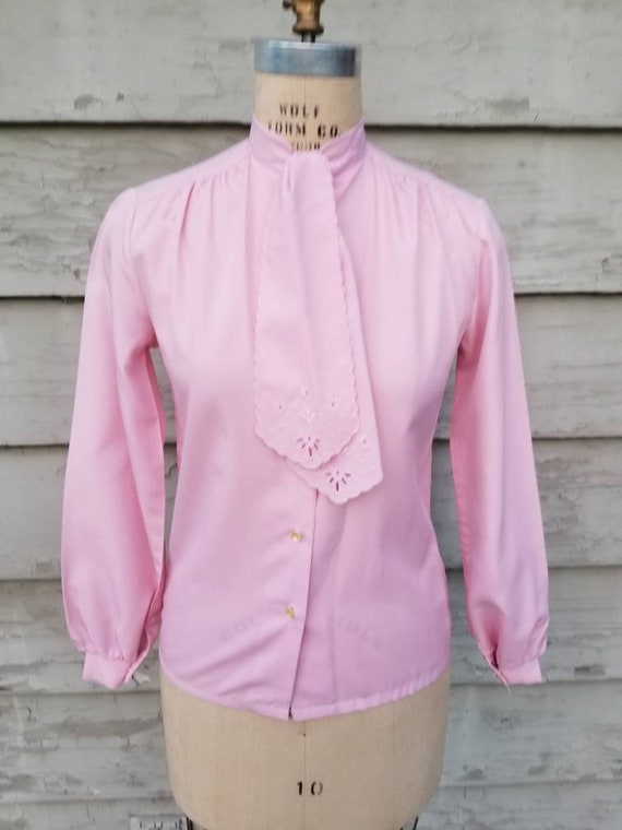 70s jabot collar blouse, dusty pink, polyester,  … - image 2