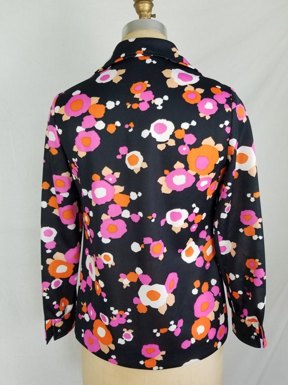 60s-70s black floral top 38 polyester knit - image 5