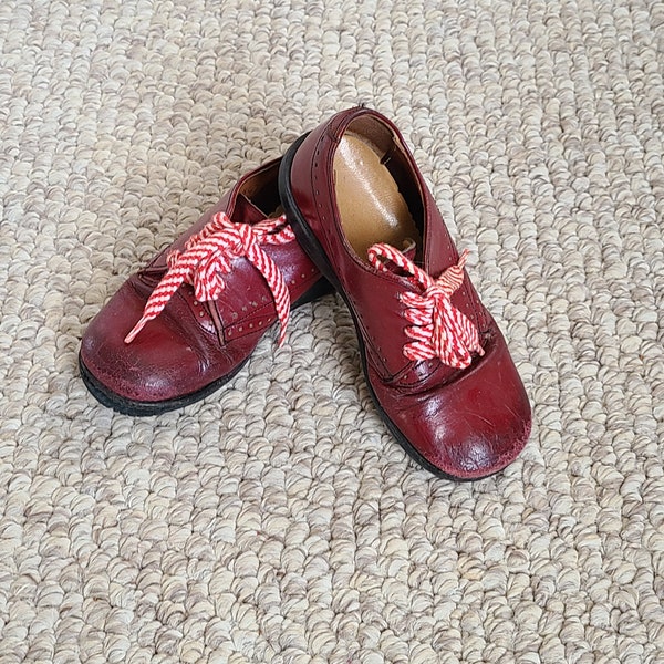 70s toddler shoes, oxblood shoes, tie up, lace up, baby shoes, leather, size 8 1/2 toddler, hard leather soles  walking shoes, vintage