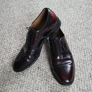 10 oxford shoes, vintage oxfords,  mens shoes,  Johnston and Murphy, oxblood, maroon