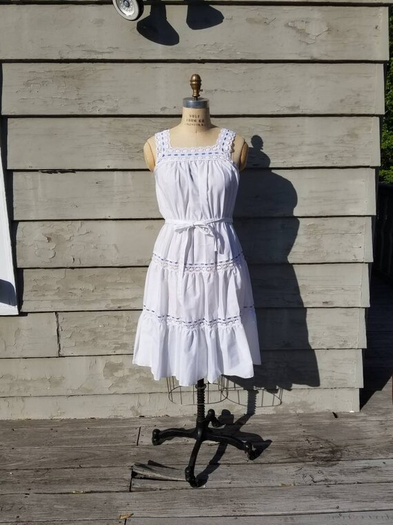 70s boho sun dress, white cotton sleeveless, lace,