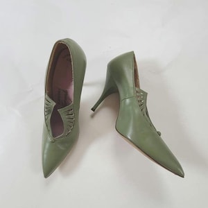 NEW Green 50s stilettos, size 6, sage green, leather soles, AMAZING cutouts, 4&quot; heel, Italian leather