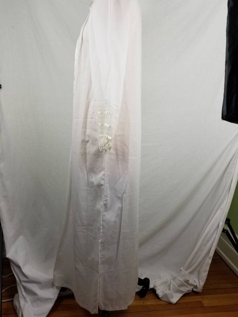 Victorian style medium White nightgown lace