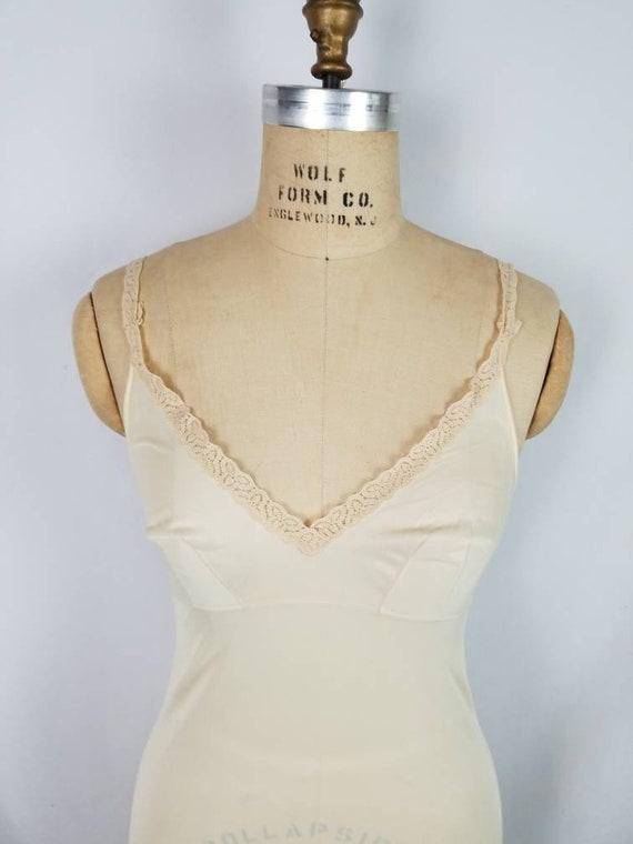 Beige full slip, Vanity Fair 32L nylon