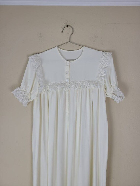 Victorian style robe and nightgown set, long, off whi… Gem