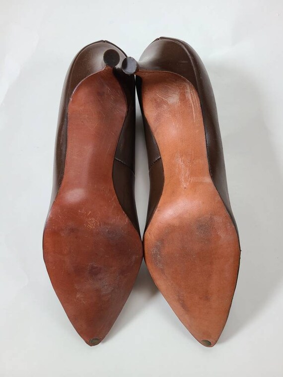 50s 6 1/2, stiletto pumps, brown leather, high he… - image 9