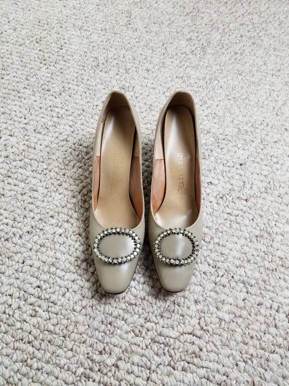 10 pumps, 50s 60s heels taupe