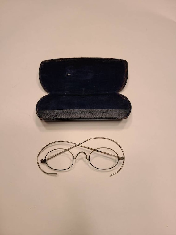 Antique metal wire rimmed eyeglasses and case Wire Rim Vintage Eye Glasses with Case. For Sale at Ruby Lane main image 2
