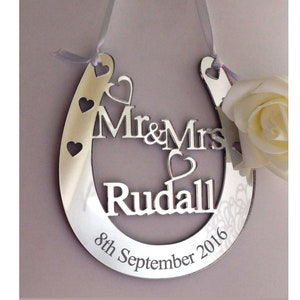 Herradura de boda personalizada, amuleto de la suerte para el Sr. y la Sra., regalo con fecha personalizada. Opción de caja de regalo disponible. H18