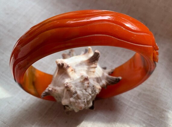 Vintage Carved Bakelite Bracelet,  Marbled Orange… - image 4