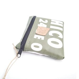 Porte-monnaies Artisanal Bache publicitaire recyclée "Chalawan" - Upcycled advertising banner handcrafted coin purse.