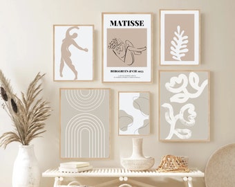 Puede incluir: Un conjunto de seis láminas enmarcadas con arte de líneas abstractas, formas orgánicas y un póster de exposición de Matisse con el texto MATISSE BERGGRUEN & CIE 1953. Las láminas están en marcos de madera clara sobre una pared neutra.