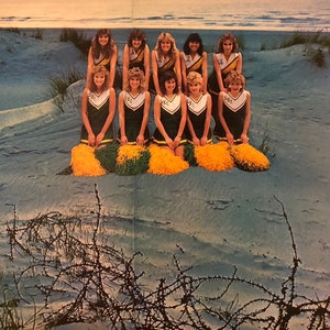 Cheerleader auf Dunkerque Strand