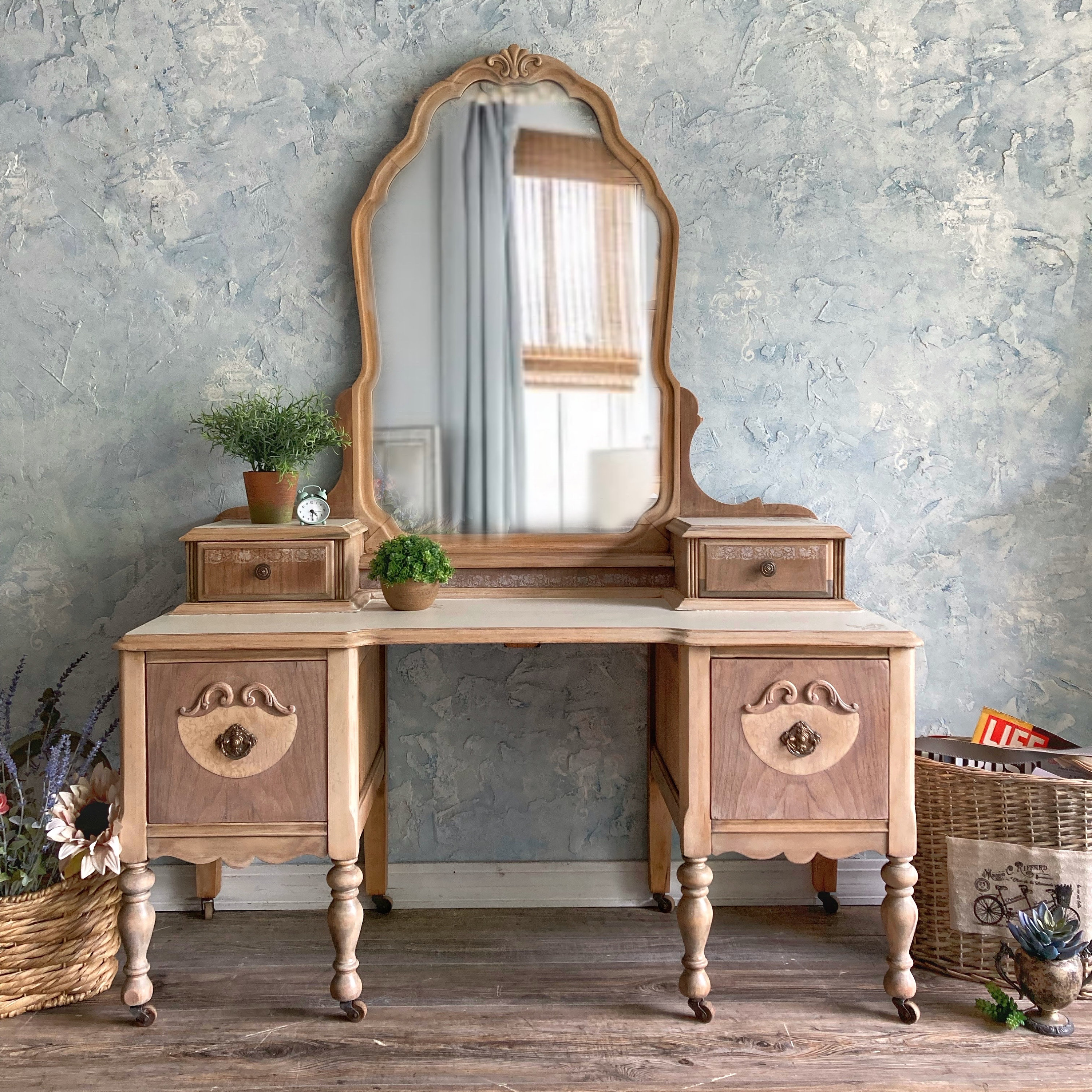 骨董品　ヴィンテージ　化粧品　vintage makeup Antique Vanity/makeup Dressing Table Refinished in Natural Wood - Etsy