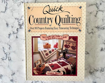 1992, livre Quick Country Quilting par Debbie Mums ; Plus de 80 projets proposant des techniques simples permettant de gagner du temps, des photos en couleur, des motifs et bien plus encore !