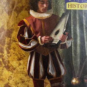 以下が含まれることがあります： ルネサンス風の衣装を着た人物が弦楽器を持っています。この衣装は、ベルベットのスリーブ、白い袖口、フリルカラーが付いた赤と金の模様のダブレットが特徴です。ショーツは白とバーガンディのストライプです。