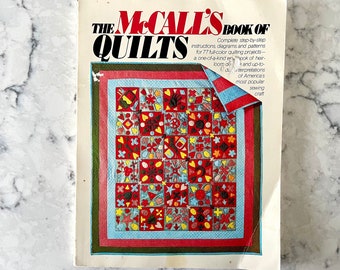 Jahrgang 1974 McCall's Book of Quilts; 66 wunderschöne, traditionelle und moderne Quilts mit Diagrammen, Schnittmustern und Anleitungen, andere Projekte.