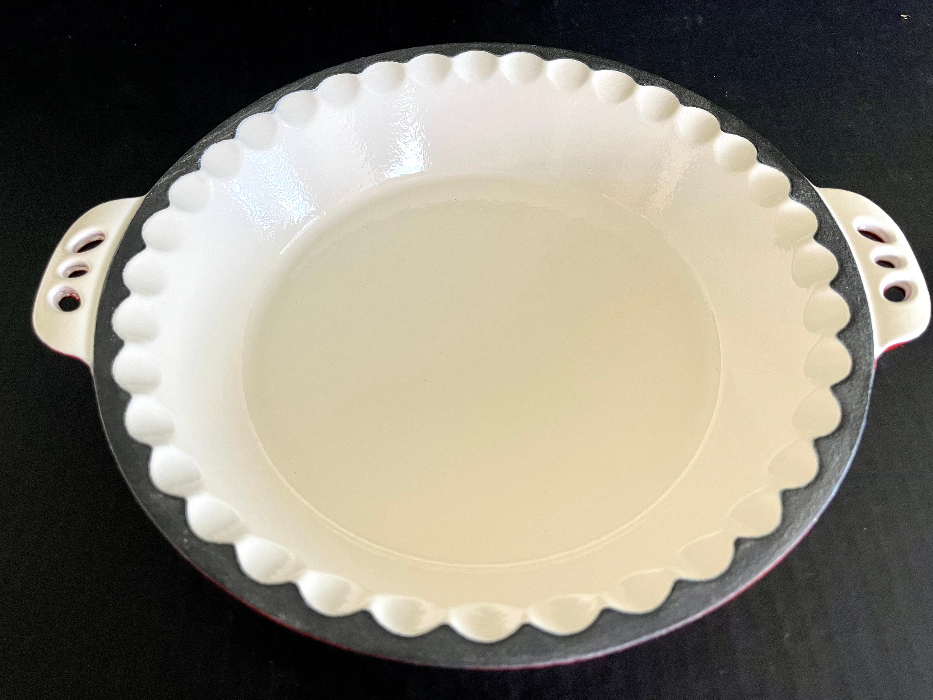 Cuisine Company Enameled Cast Iron Scalloped-edge Pie Plate With Handles,  Bright Red, Perfect Condition in Original Box 10.25 W/o Handles. 