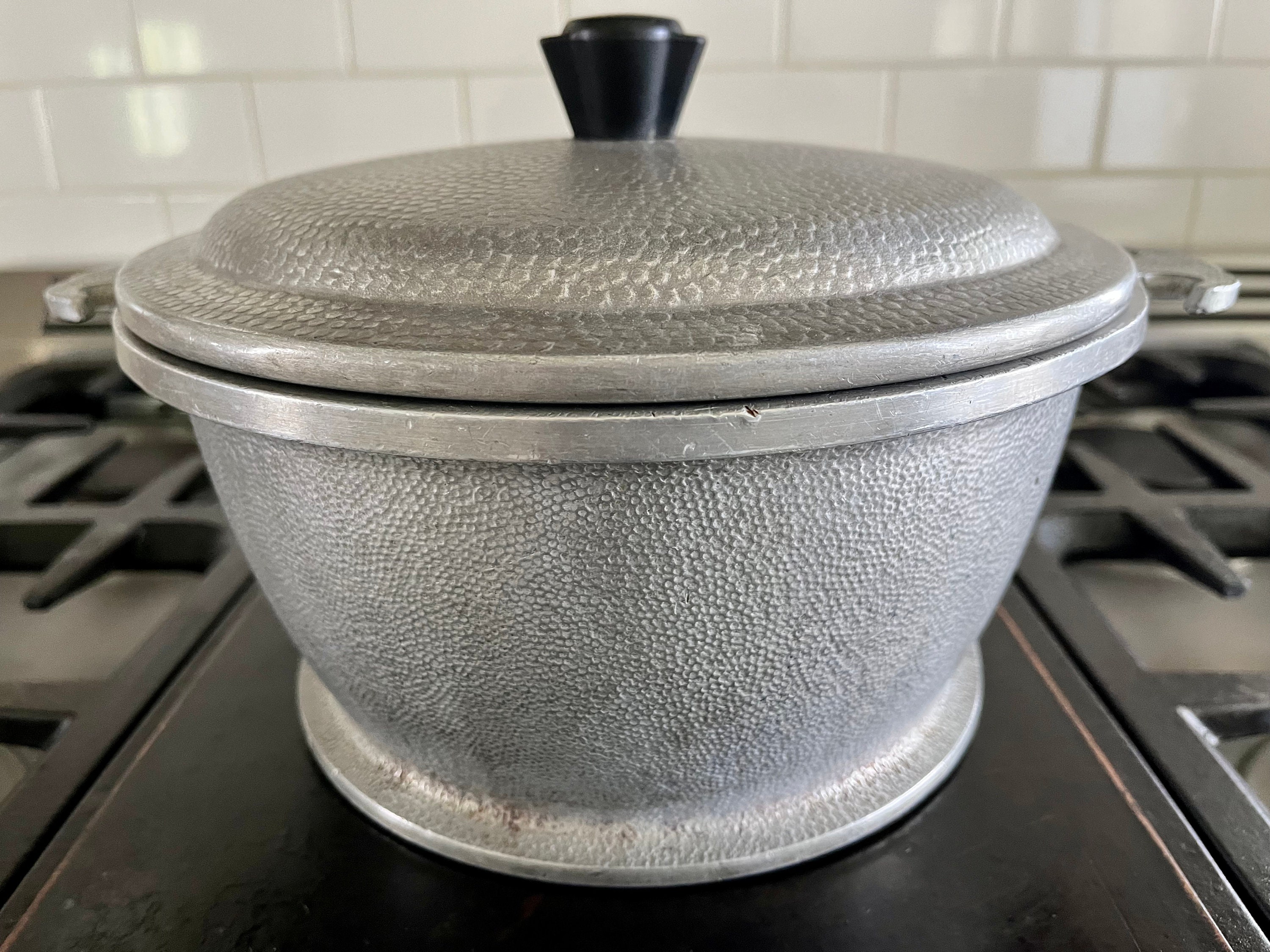 Magnalite 5 QT 4246 Heavy Metal Pot & Lid – Jubilee Thrift