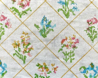 Kingsize plat vintage laken van JC Penney, 50/50 katoen-polymix, bloemen op wit, uitstekende staat.