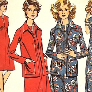 Könnte beinhalten: Ein Vintage-Schnittmuster mit vier verschiedenen Kleiderdesigns. Die Kleider sind ärmellos und haben einen V-Ausschnitt. Das Schnittmuster beinhaltet ein rotes Kleid, ein blaues Blumenkleid und zwei rote Kleider mit einer Jacke.