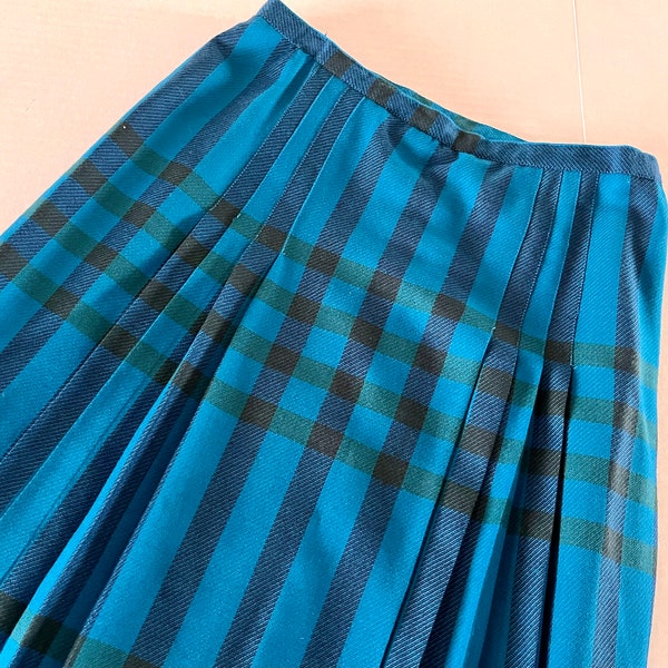 Vintage all wool plaid midi skirt by Jones New York, size 10, waist 29", length 33", excellent condition, side zipper, fully lined.