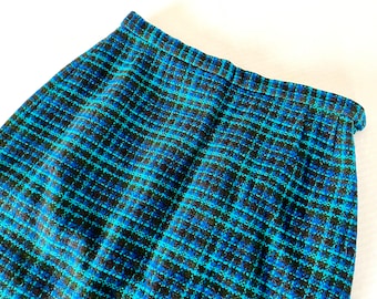 Vintage Pendleton 100% pure virgin wool midi straight skirt, lined, size 14, was it 28", length 27", side zip, back kick pleat, great shape.