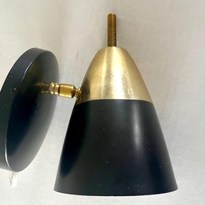 Mid-century or mid-century style wall light with black and gold finish, chain pull on-off, excellent condition.
