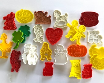 Vintage hard plastic cookie cutters with raised relief for decorating; big bird, jack-o-lantern, turkey, owl, Piglet, Pillsbury boy, more!!