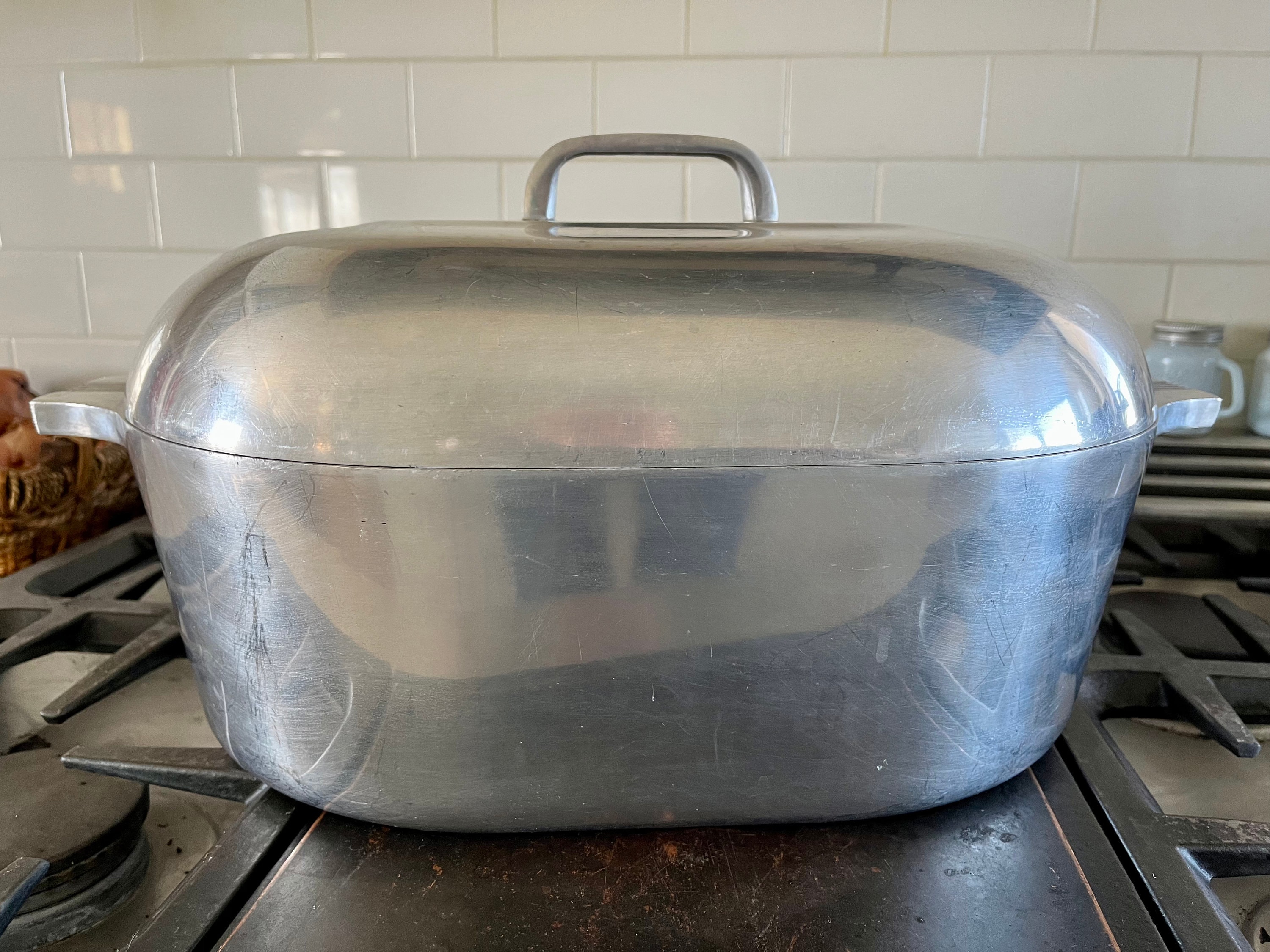 Vintage 13 Qt. Magnalite Roaster in Great Condition Measures