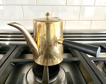 Vintage brass coffee pot with hinged lid, perpendicular handle, long spout; some tarnish.