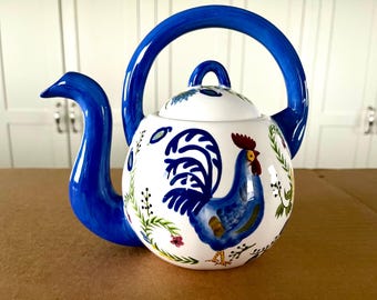 Tetera rústica francesa vintage, con motivos de gallos y flores, pico curvo, ¡adorable!