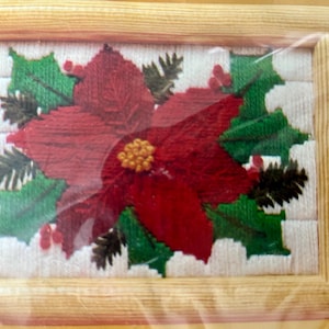 SIN ABRIR 1981 The Creative Circle 2180 &#39;Pretty Poinsettia&#39;, kit de bordado a máquina sobre lienzo, tamaño terminado 5&quot; x 7&quot;.