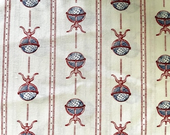 45 "breites x 2 Meter 24" langes leichtes Baumwollpolyestermischgewebe, Kugeln in stehen, gestreift auf pfirsichfarbenem Hintergrund. einigen vergilbten Flecken.