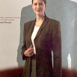 Puede incluir: Un patrón de chaqueta forrada marrón con el texto "uncomplicated, organized, lined jacket pattern suitable for all sewing levels Professional Results".