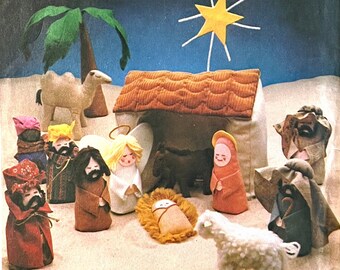 ONBESNEDEN 1978 Simplicity 8776 Kerststal, crèche, gemaakt van vilt; wijze mannen, heilige familie, dieren, stal, palmboom, ster.