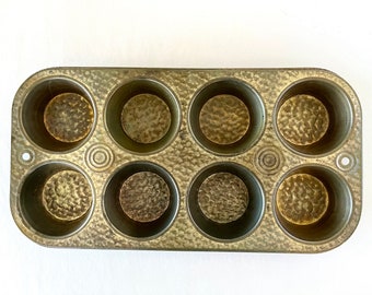 Ekco Ovenex 8-cup muffin pan with holes on each end, lovely patina, excellent condition; 13 7/8" long x 7.25" wide.