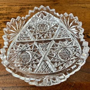 Antique American brilliant cut crystal trinket or candy dish in excellent condition, 5&quot; in diameter, 1 1/8&quot; deep. Thick saw-toothed rim.