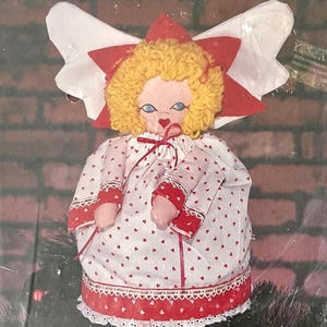OSKRIDAT 1981 Kappie Originals, Ltd. Mönster "Ängel av hjärtans trädtoppare", färdig storlek 25 x 33 cm.