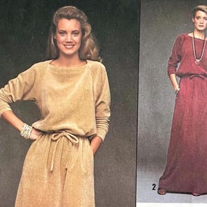 Può includere: Due donne indossano abiti a maniche lunghe. Uno è color beige chiaro, l'altro rosso intenso. Entrambi gli abiti hanno una vita con coulisse e uno scollo a barchetta. Gli abiti sono realizzati in un materiale morbido e confortevole.