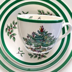 Kop en schotel set Spode Christmas Tree fine bone China, gemaakt in Engeland, vervangende onderdelen, wordt apart verkocht, allemaal in perfecte staat.