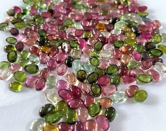 Wielokamienny kaboszon turmalinowy: 6 x 4 mm owalny luźny kamień