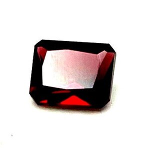 4.10Carat Natural Rhodolite Garnet Octagon Faceted Eye Clean Loose Gemstone For Jewellery Making at Wholesale Price 100%Natural