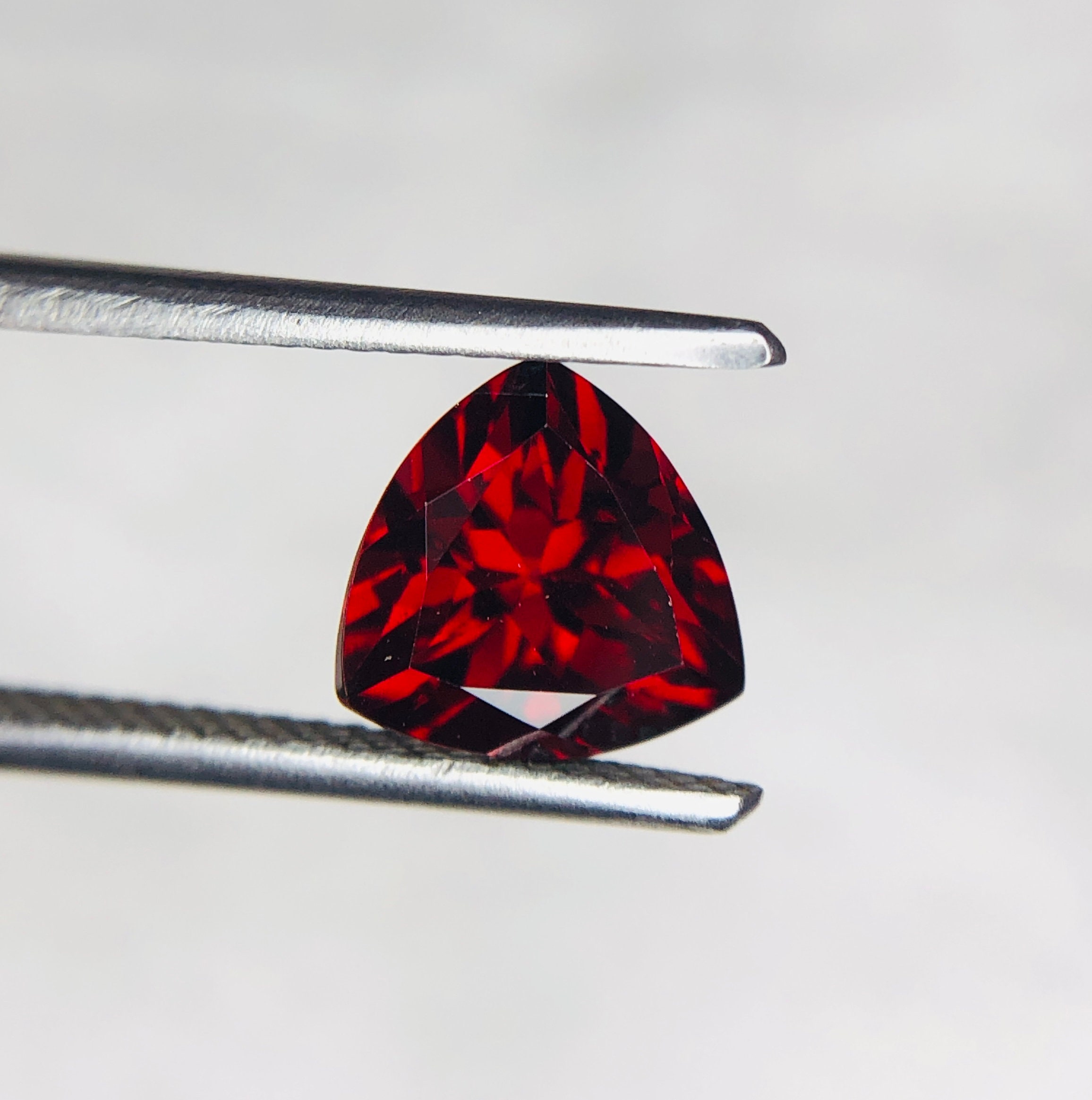 GARNET actof tragedySugar SINA殊Moran Red Garnet Gemstone: 2.60 Carat Faceted Trillion Cut, 8x8mm - Etsy