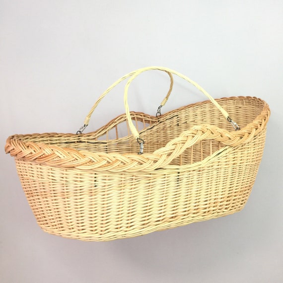 bassinet with removable basket