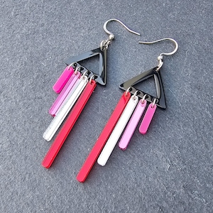 LESBIAN SAPPHY CHIMETTES | Lesbian flag short dangle red and pink earrings