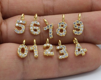 Numeri CZ placcati in oro lucido 24k da 5x11 mm, numeri con pavé, numeri con zirconi cubici, ciondolo placcato in oro - GLD221
