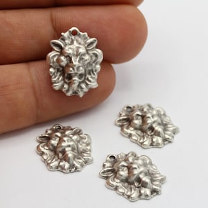 15 x 20 mm アンティークシルバーメッキライオンネックレス、ライオンペンダント、レオチャーム - TS324