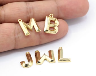 Può includere: Ciondoli in metallo color oro a forma di lettere J, W, L, M e B. I ciondoli hanno un design geometrico e sono adatti per la creazione di gioielli.
