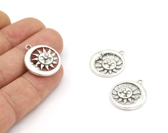 Ciondolo a forma di luna e sole placcato argento antico da 24 Ciondolo a forma di luna e sole placcato argento antico da 24